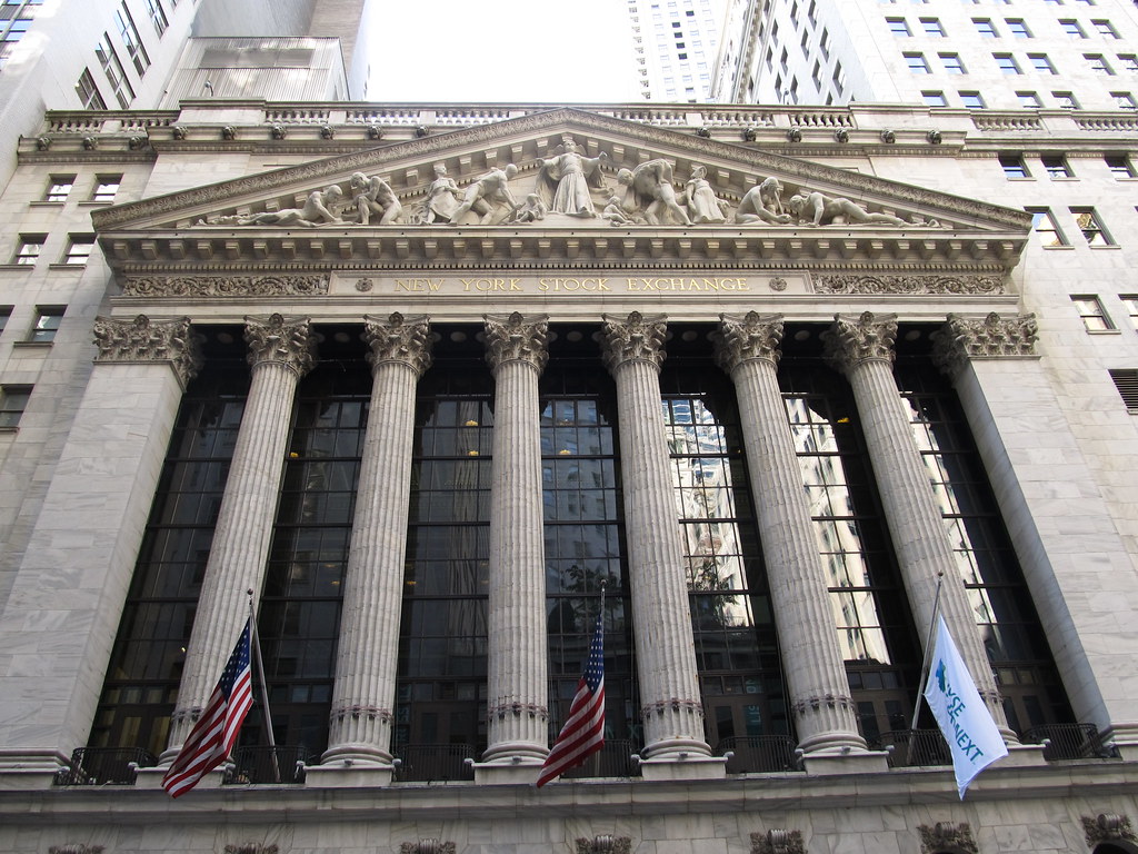 Le case automobilistiche crollano in borsa e gli investitori vendono le quote