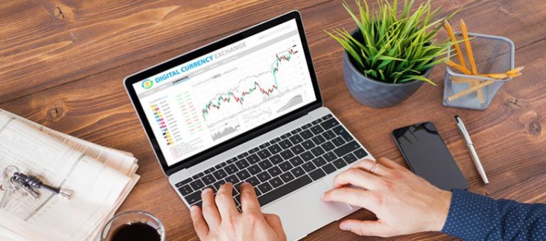 Postazione con grafici per il day trading azionario