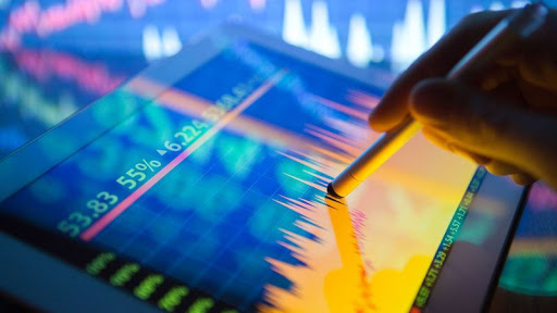 L’oro brilla sul calo del dollaro, lo stimolo globale supporta le azioni