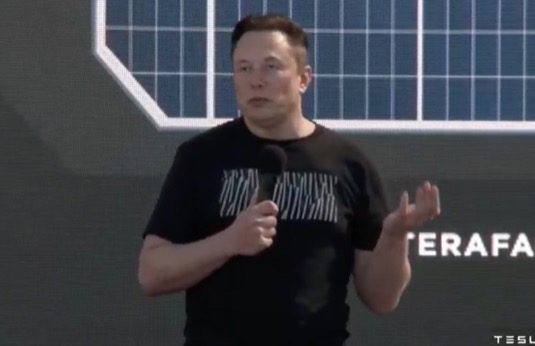 Tesla, batterie a basso costo solo tra tre anni: il Titolo crolla
