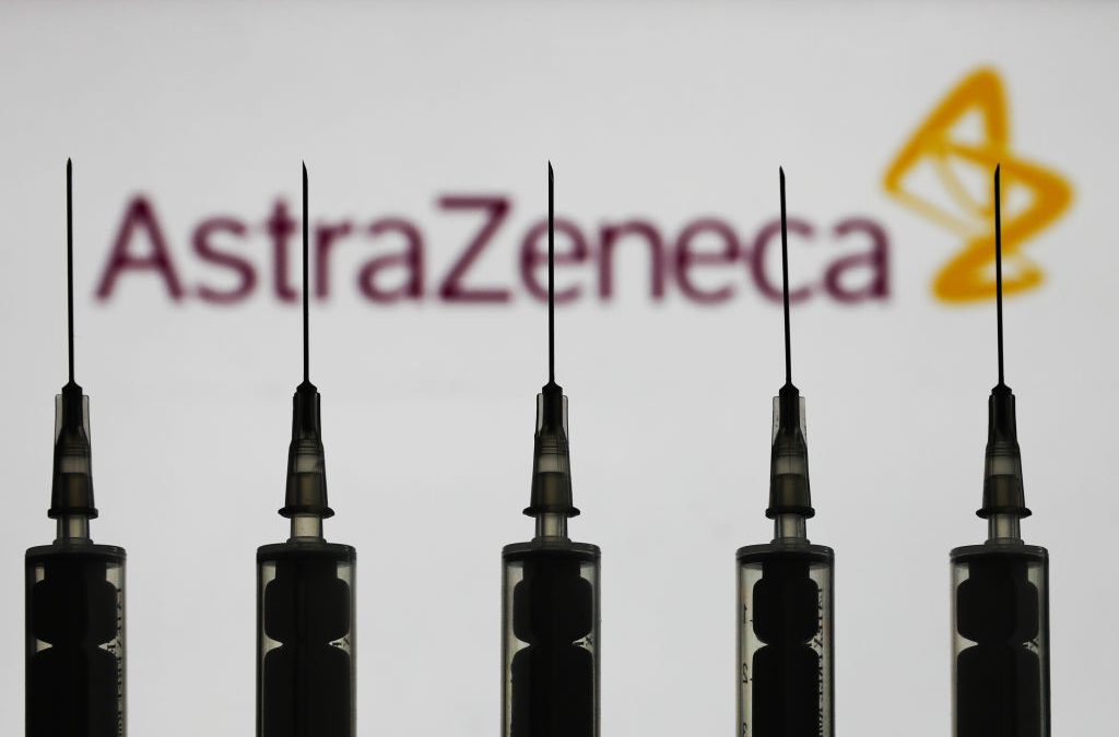 AstraZeneca, il vaccino è efficace al 90%, ma il titolo scende