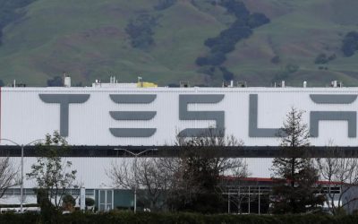 Azioni Tesla, è il giorno del debutto nell’S&P 500: borse volatili