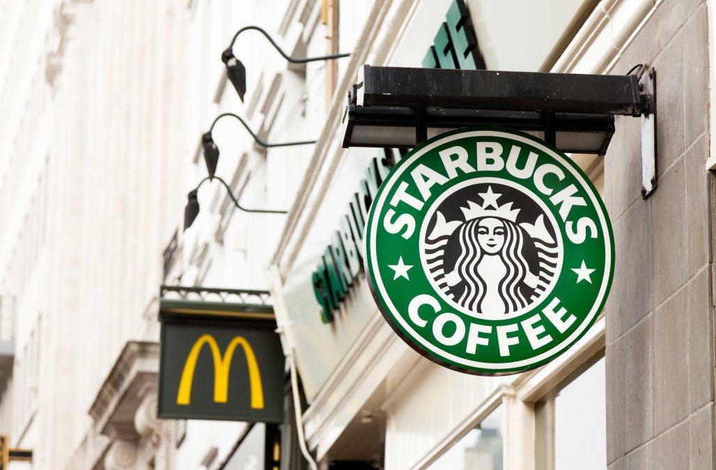 Starbucks o McDonald’s, qual è il miglior titolo da comprare ora?